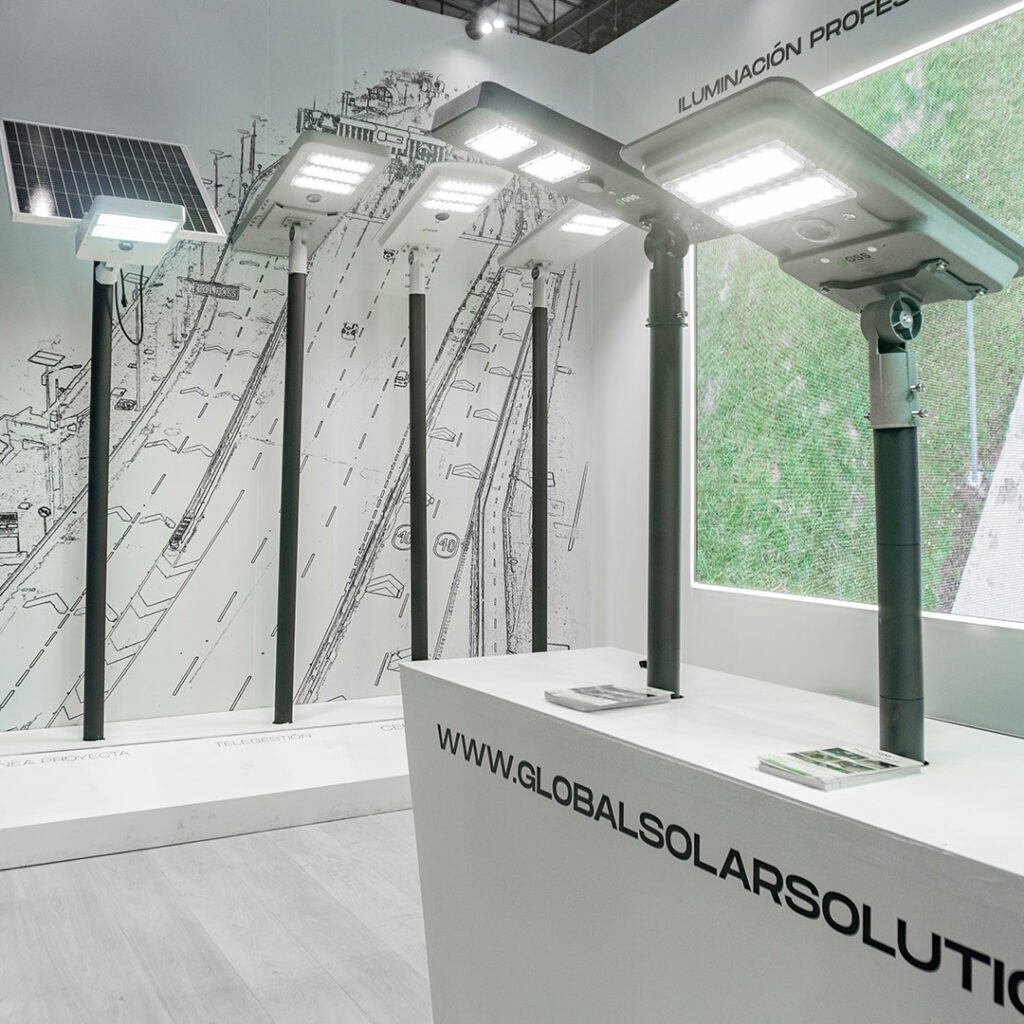 Distribuidores lamparas solares en stand