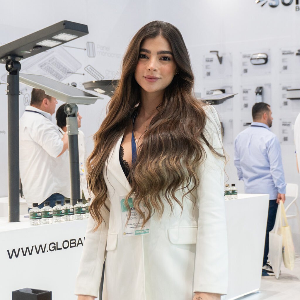 Distribuidores modelo stand lamparas solares