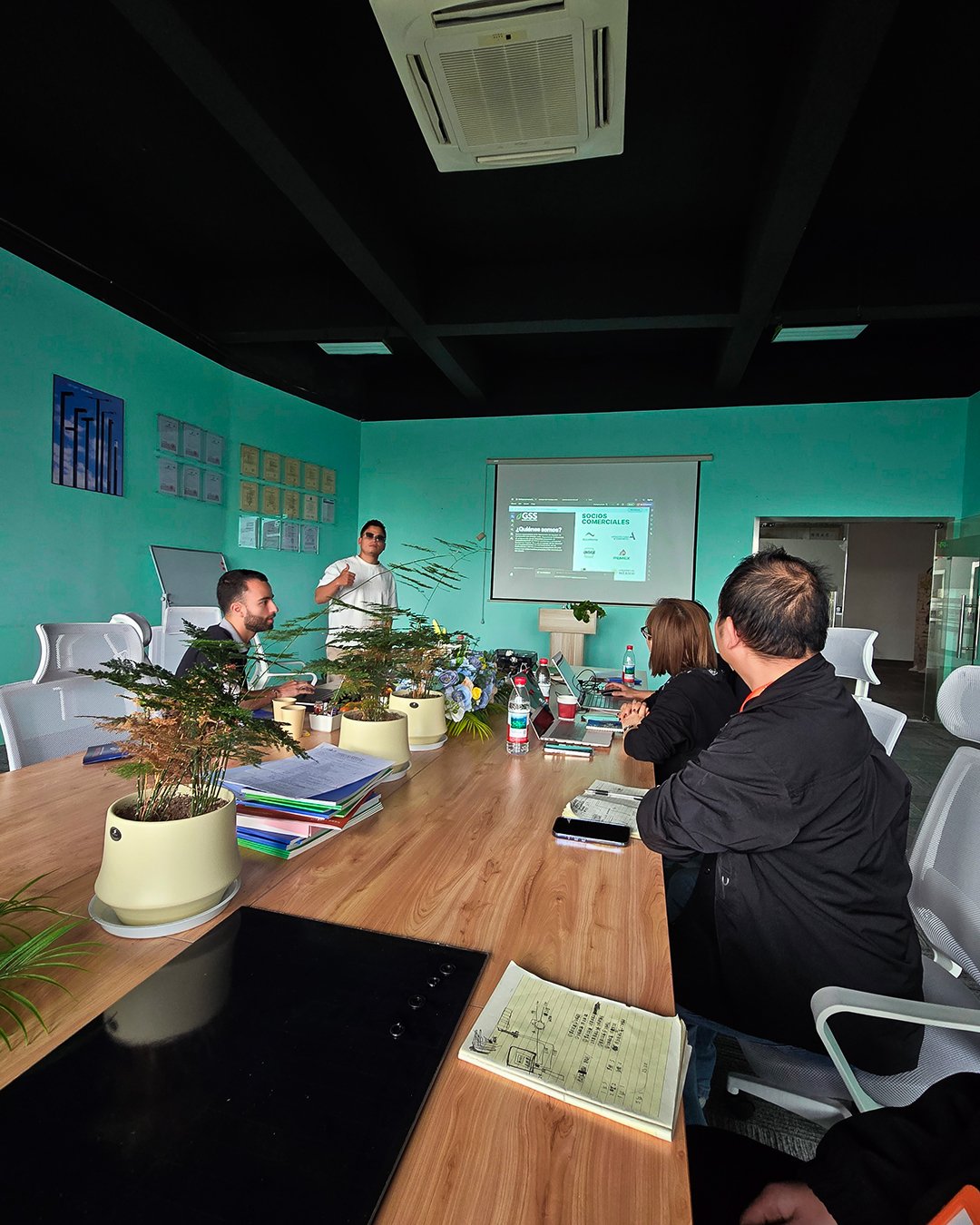 Distribuidores presentacion en fabrica china