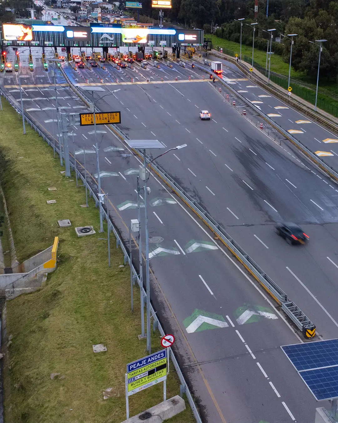 Iluminación solar para vialidades y carreteras vialidad con reflectores solares
